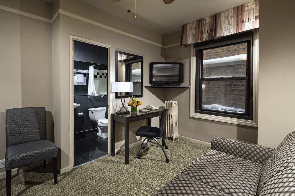 City Suites Hotel — rooms