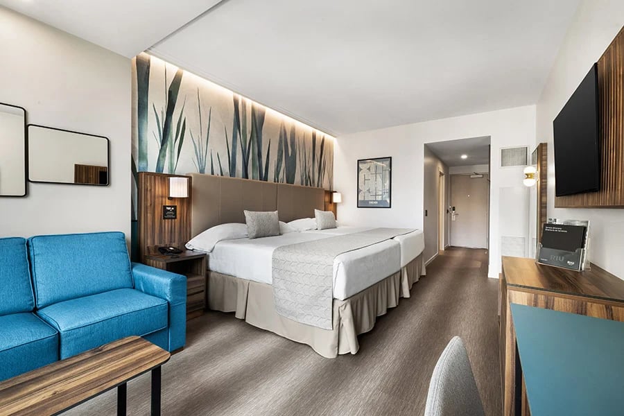 Hotel Riu Plaza Chicago — rooms