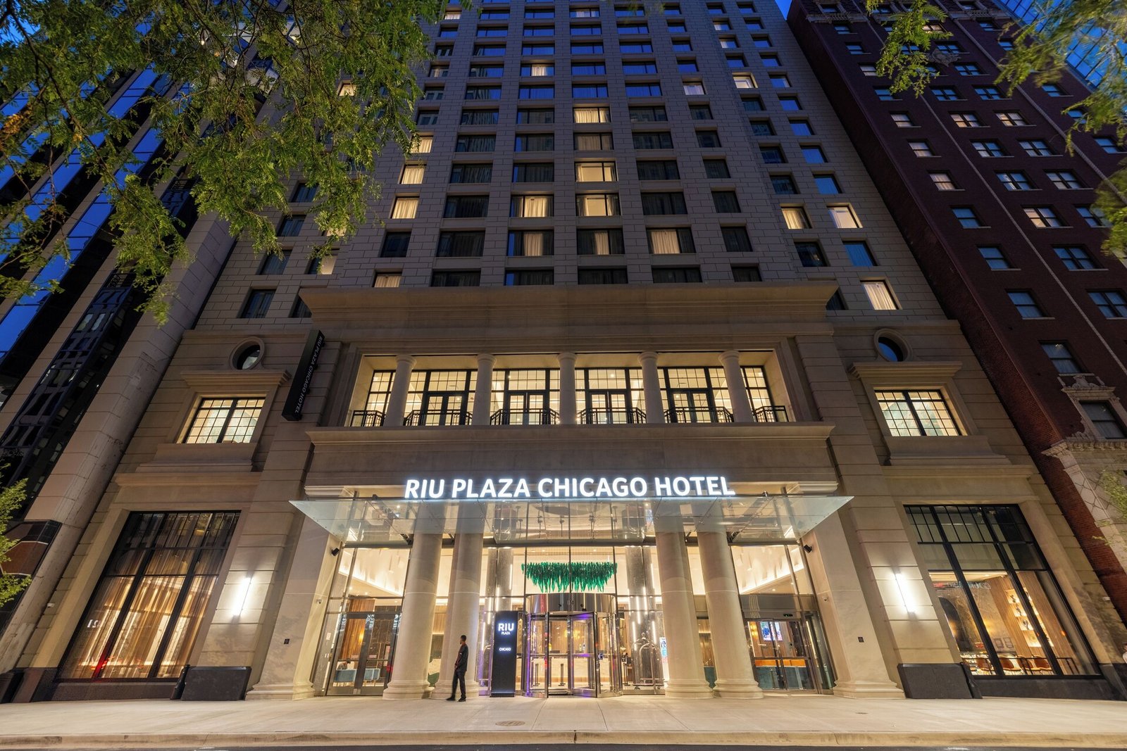 Hotel Riu Plaza Chicago — backstory