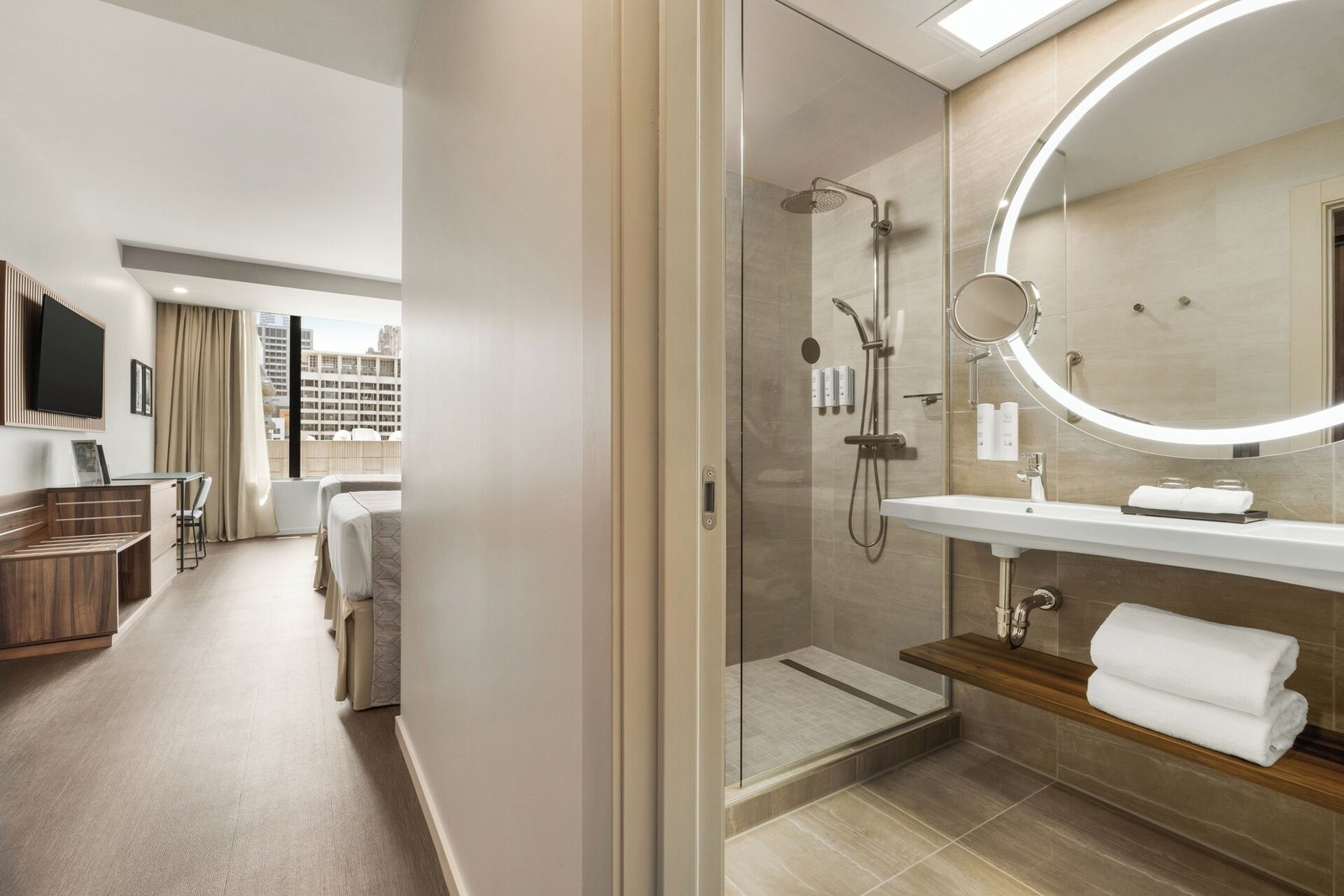 Hotel Riu Plaza Chicago — rooms