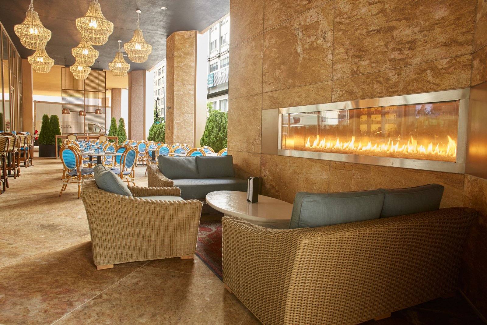 Residence Inn by Marriott Chicago Downtown Magnificent Mile — eat & drink