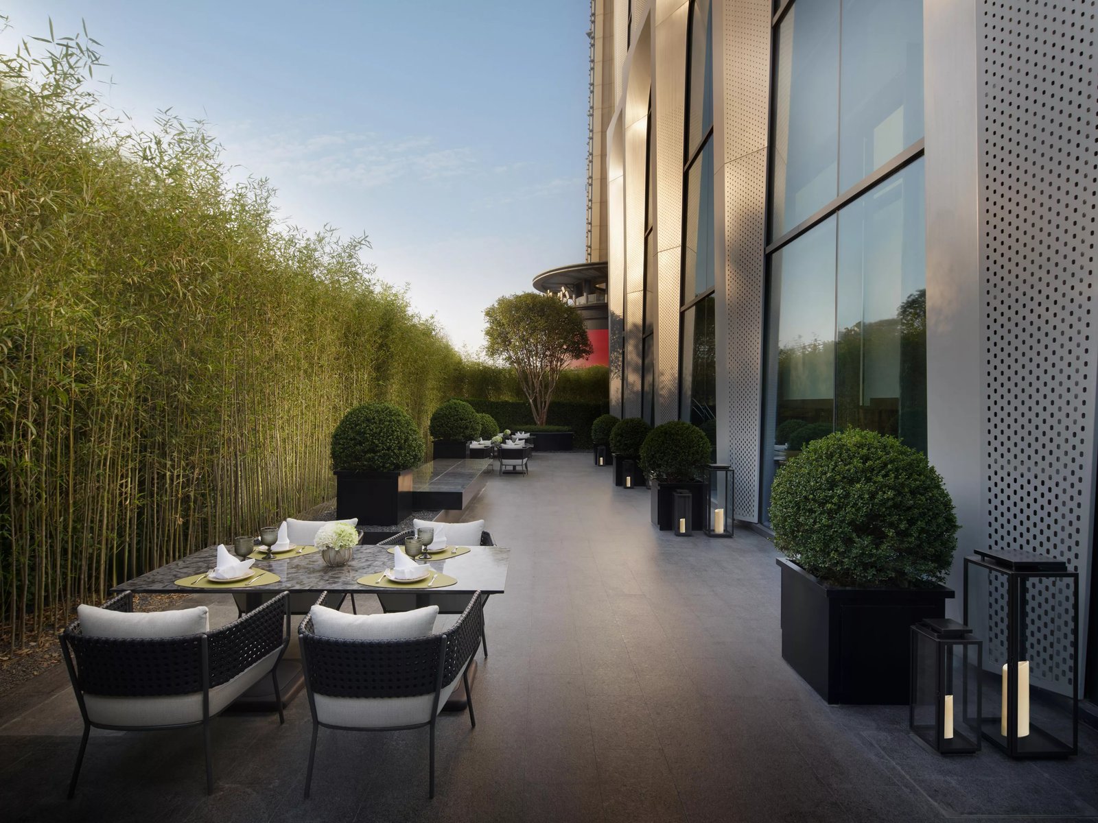 HUALUXE Shenzhen Bao An, an IHG Hotel — vibe