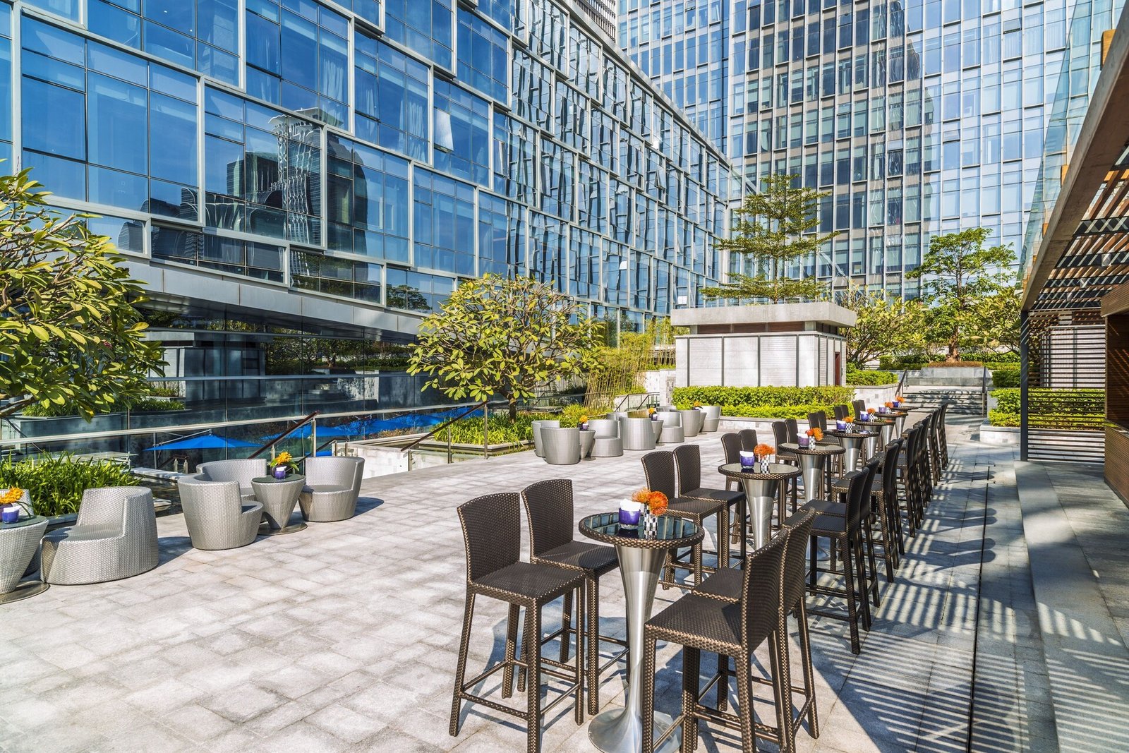 Four Seasons Hotel Shenzhen — vibe