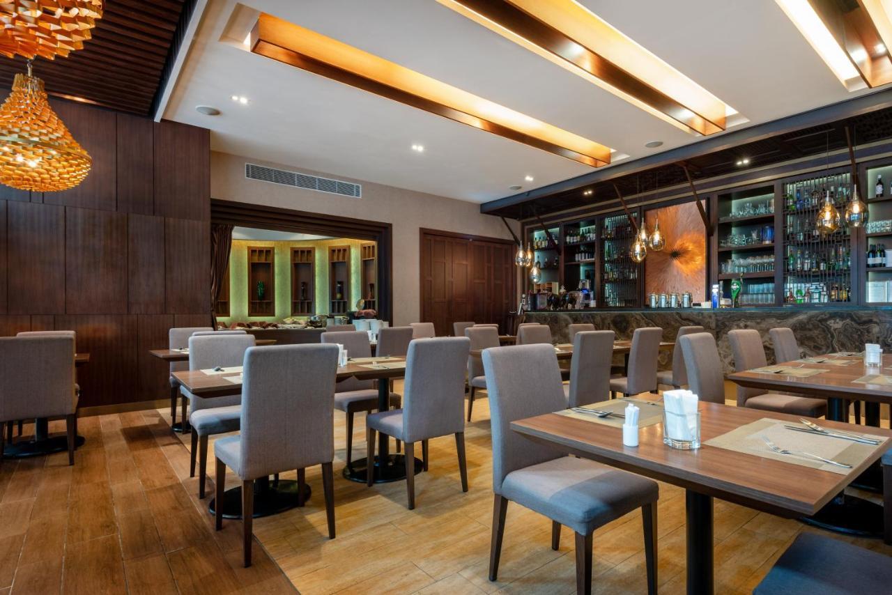 Motto by Hilton Hong Kong SoHo — eat & drink