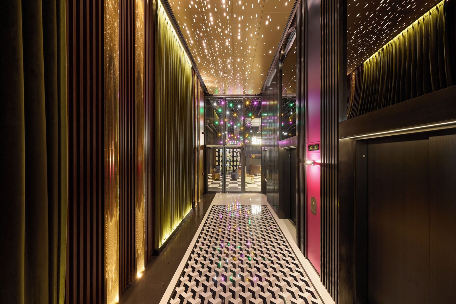 Motto by Hilton Hong Kong SoHo — vibe