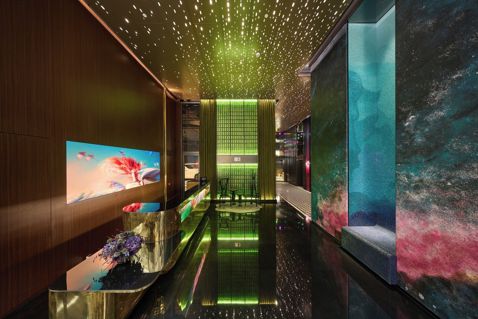 Motto by Hilton Hong Kong SoHo — vibe