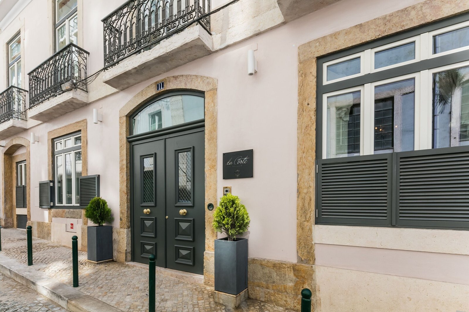 Almaria - Da Corte Apartments | Chiado — backstory