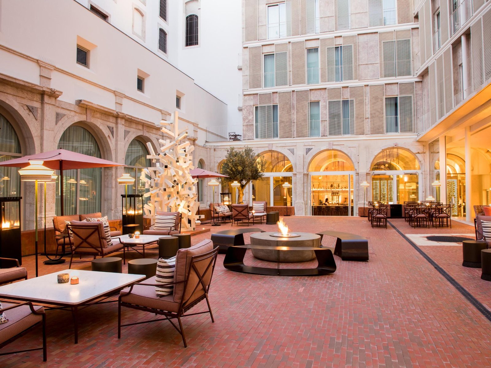 Convent Square Lisbon — vibe