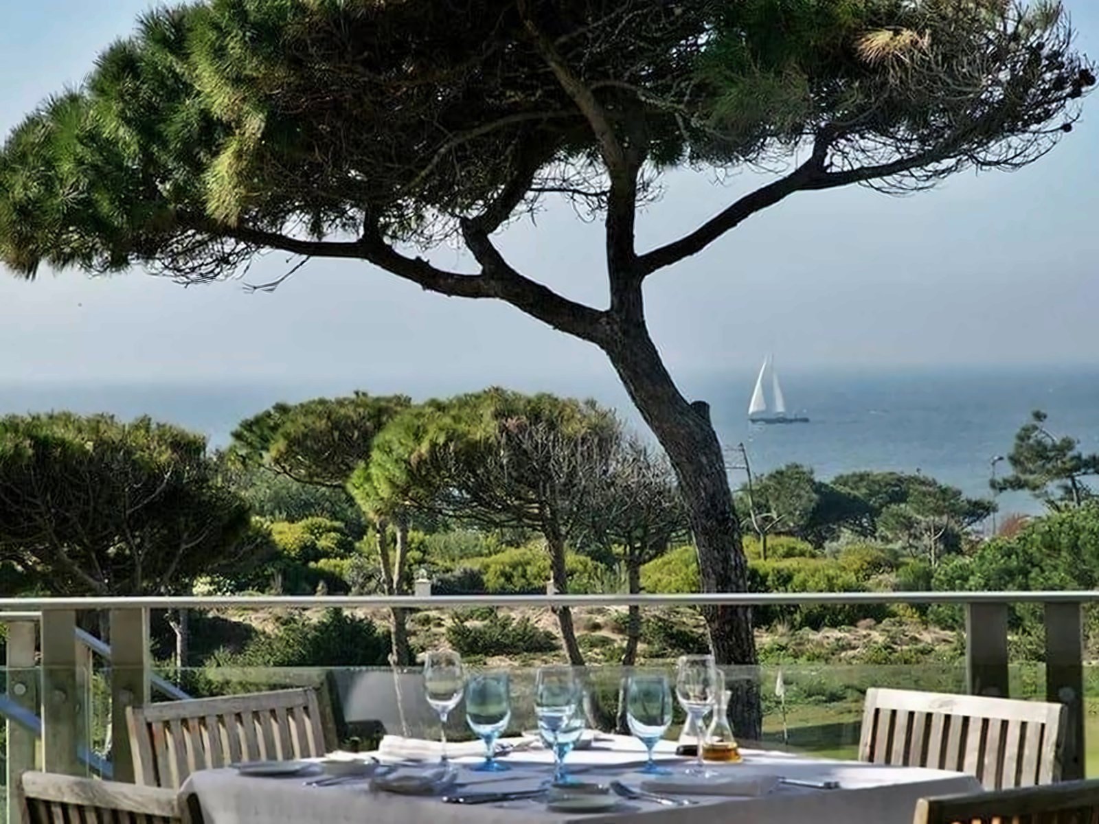 The Oitavos, ipsylon restaurant & bar