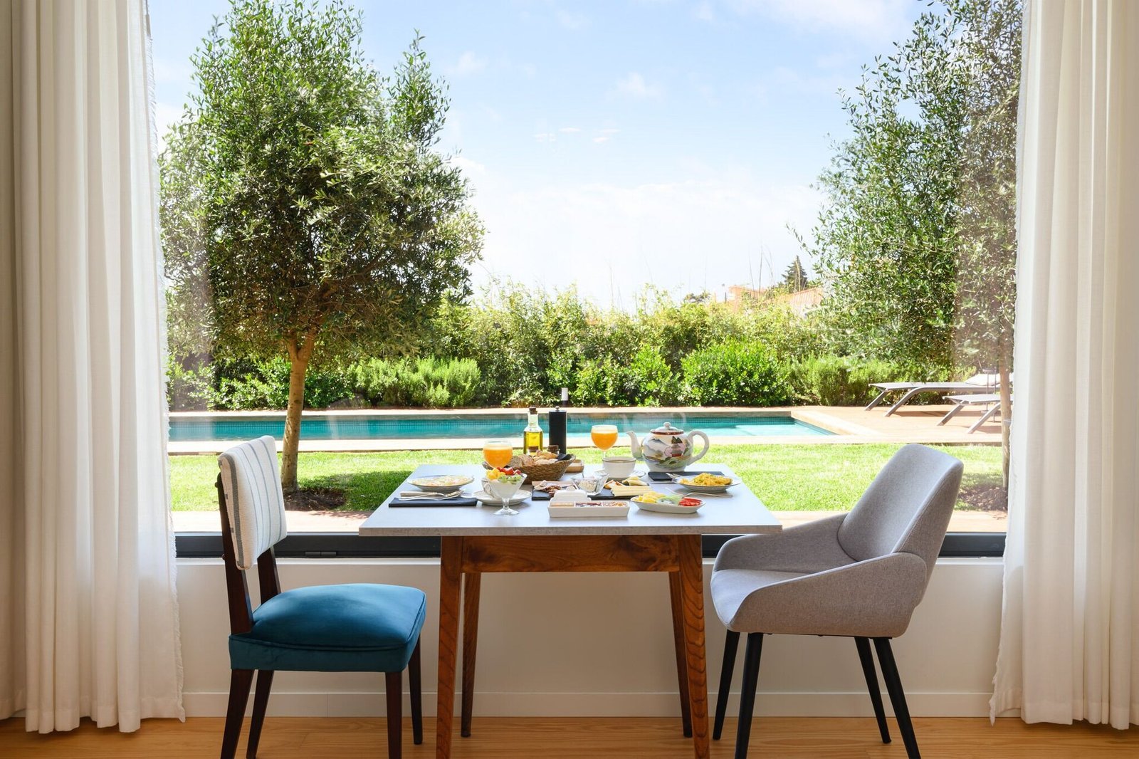 Dream Guincho, at the table