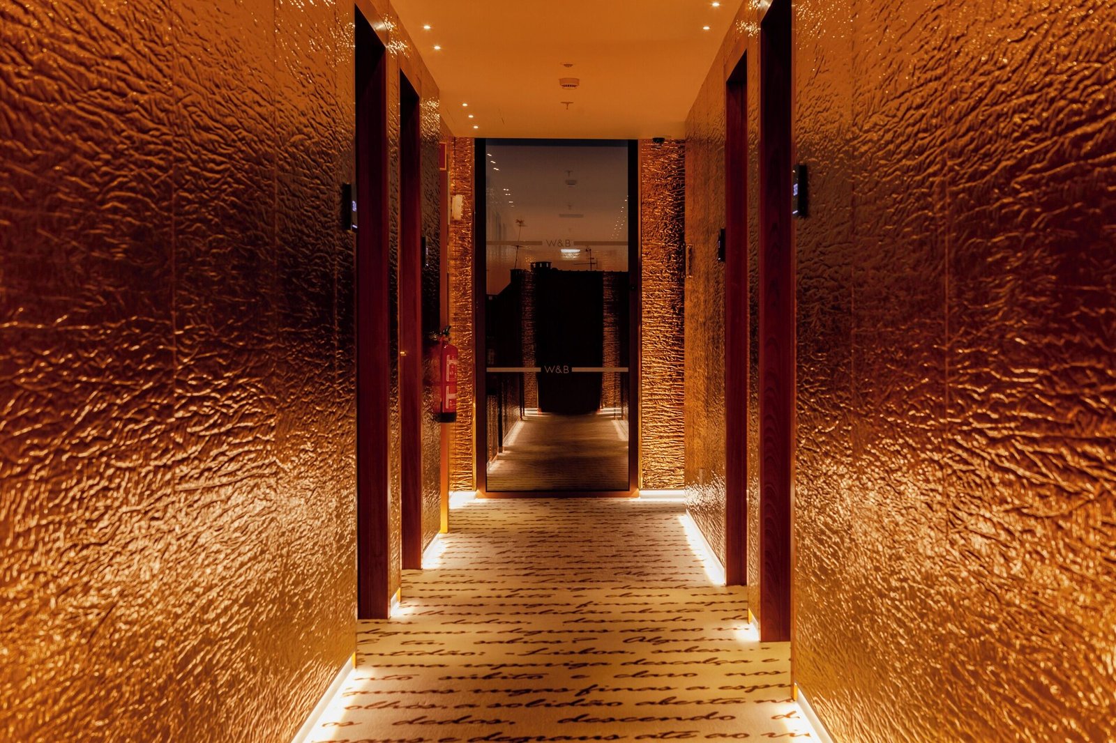 Wine & Books Hotels Lisboa — vibe