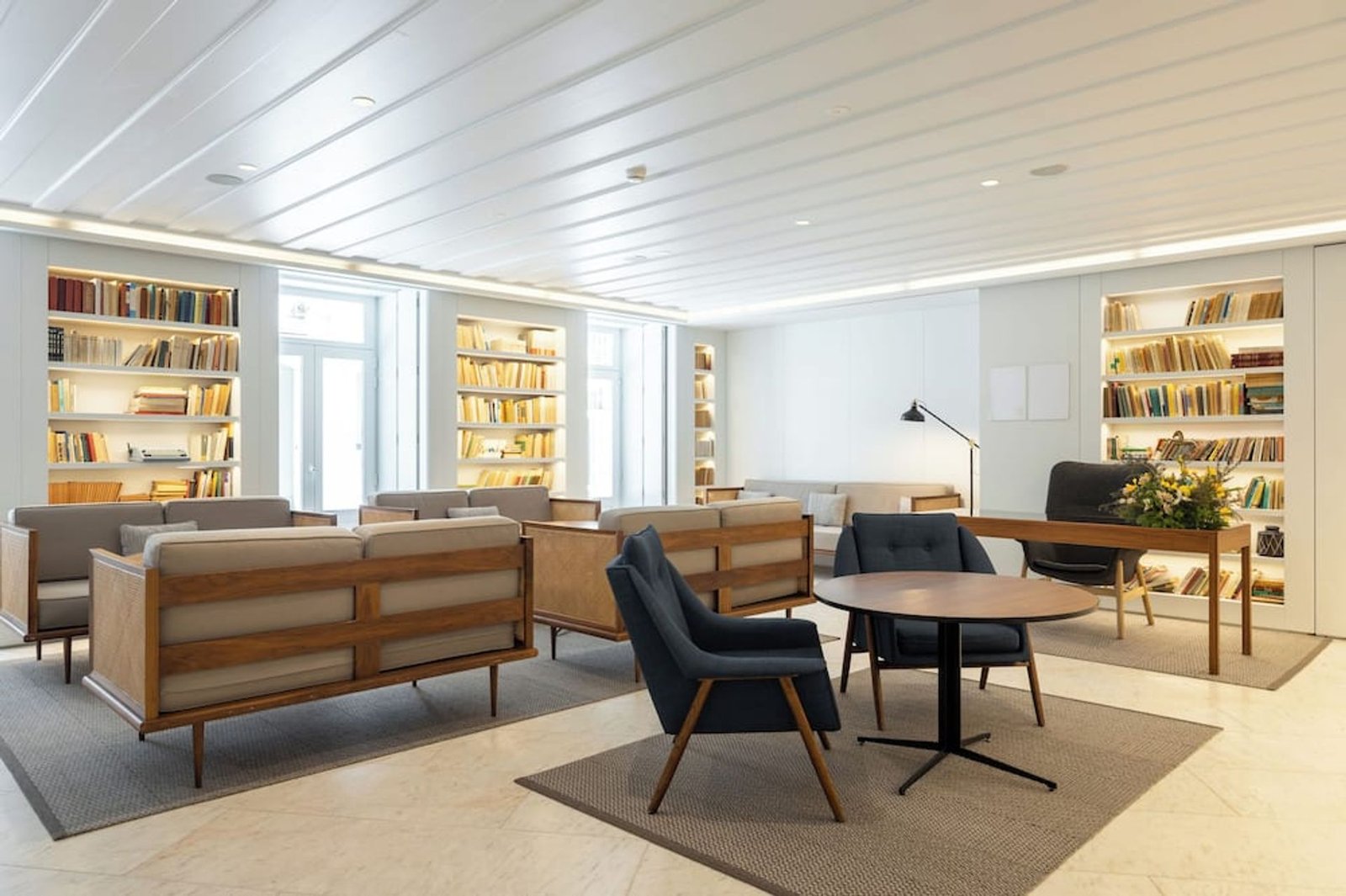 Lisboa Pessoa Hotel — eat & drink