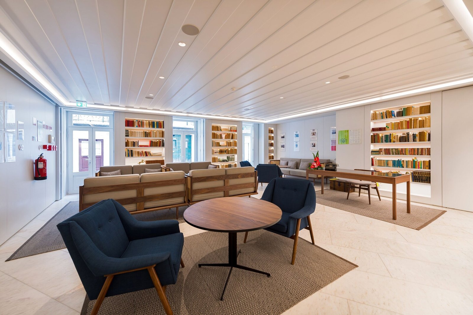 Lisboa Pessoa Hotel — eat & drink