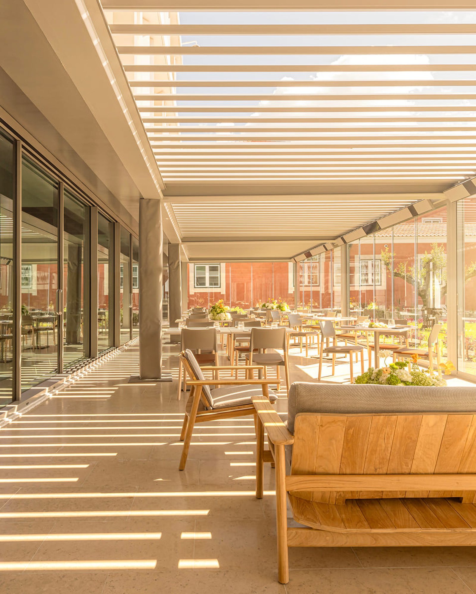 Macam Hotel, contemporâneo