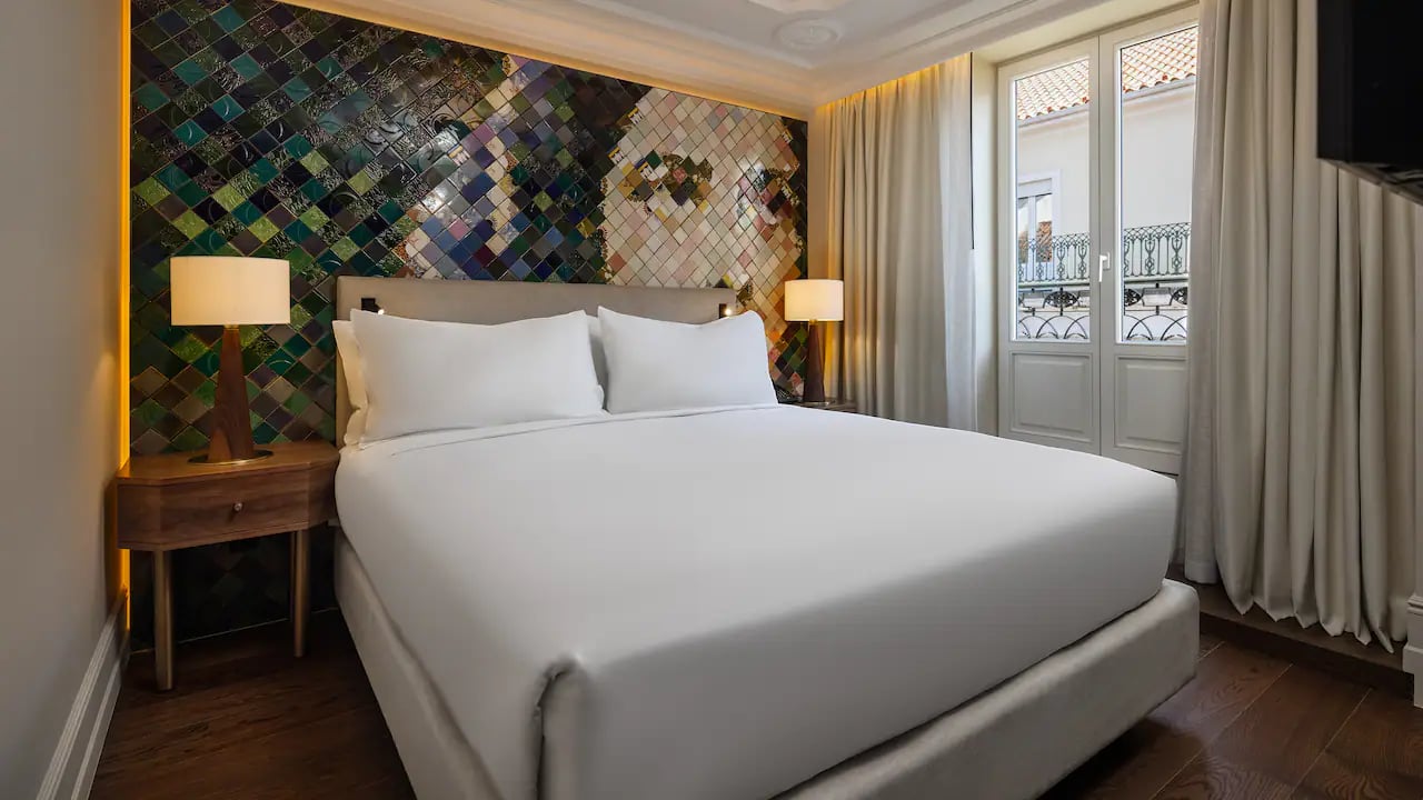 DUO Hotel Lisbon, Curio Collection by Hilton — rooms