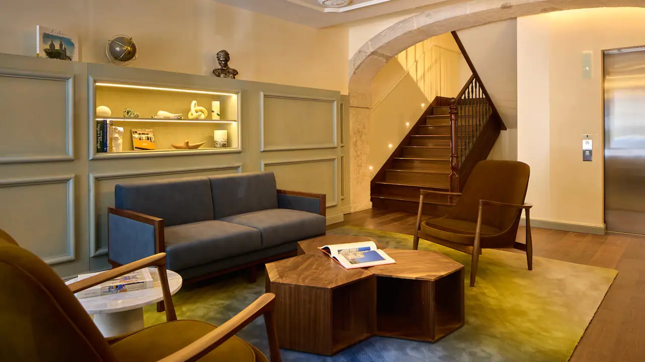 DUO Hotel Lisbon, Curio Collection by Hilton — vibe