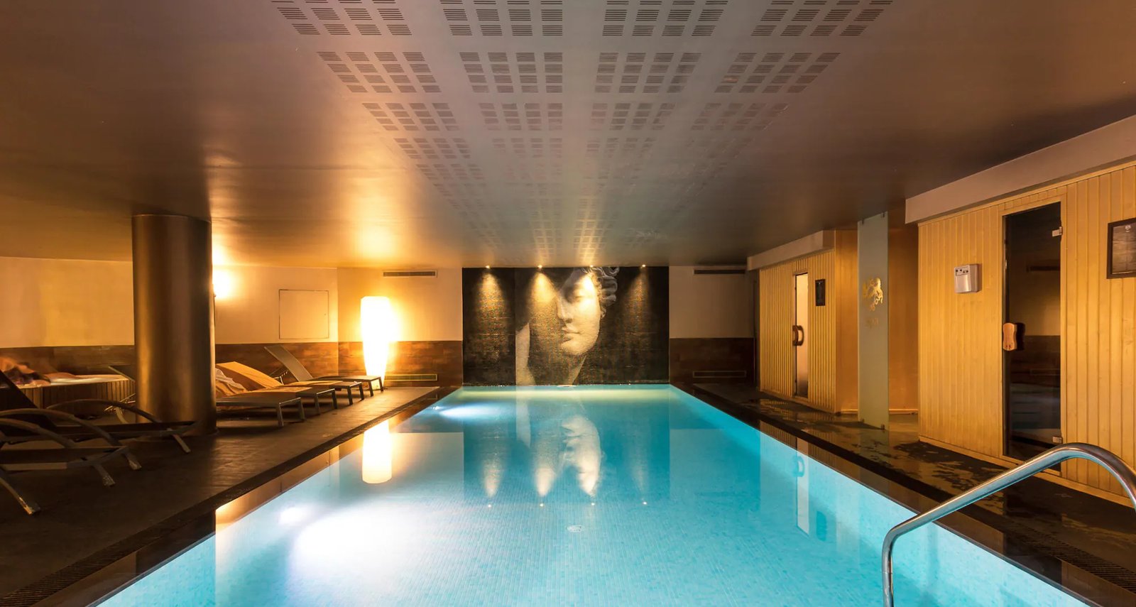 Dom Pedro Lisboa Hotel, a member of Radisson Individuals, the pool