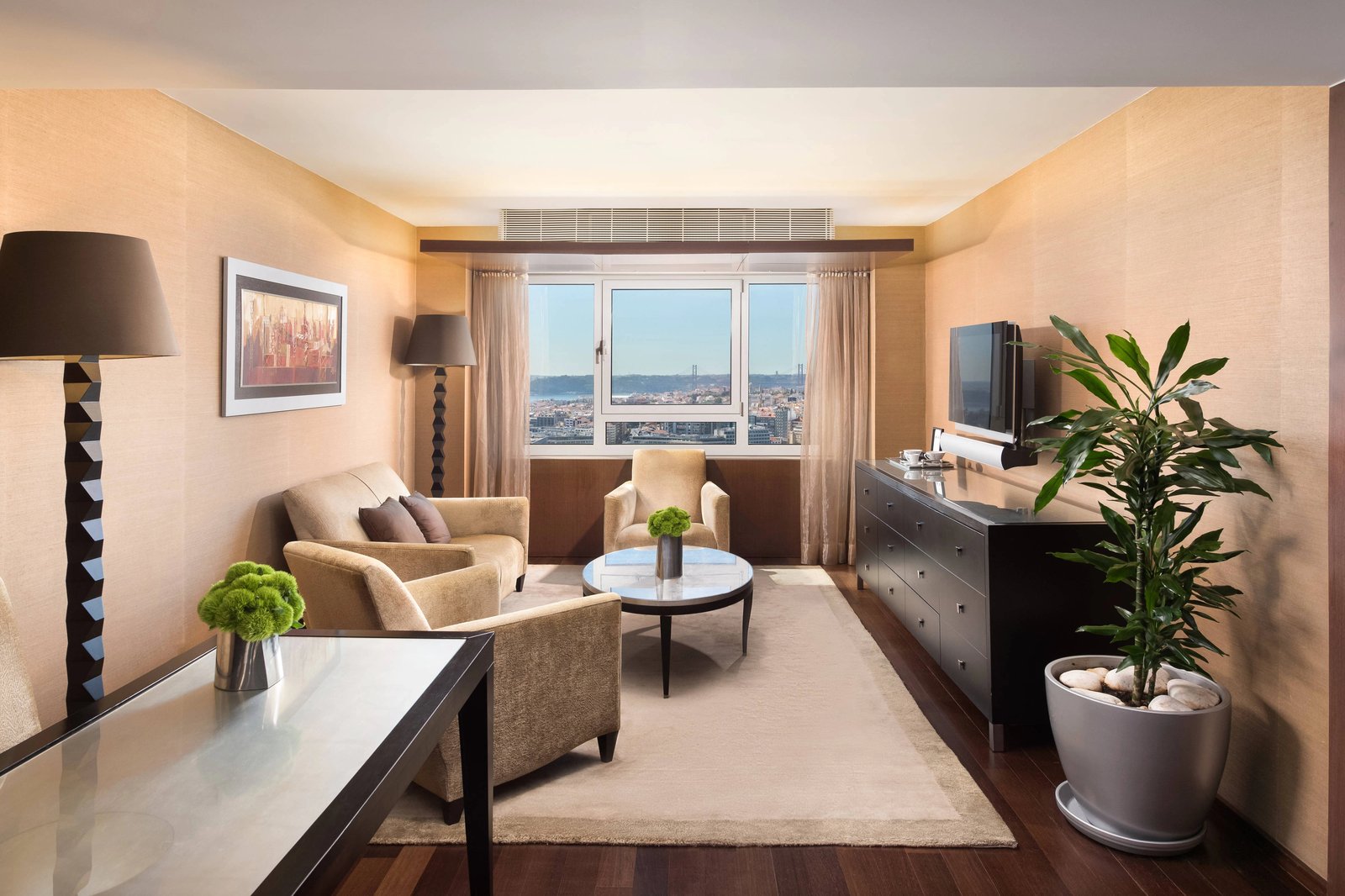 Sheraton Lisboa Hotel & Spa — eat & drink