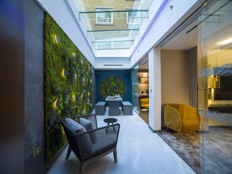Middle Eight Hotel - Covent Garden — vibe