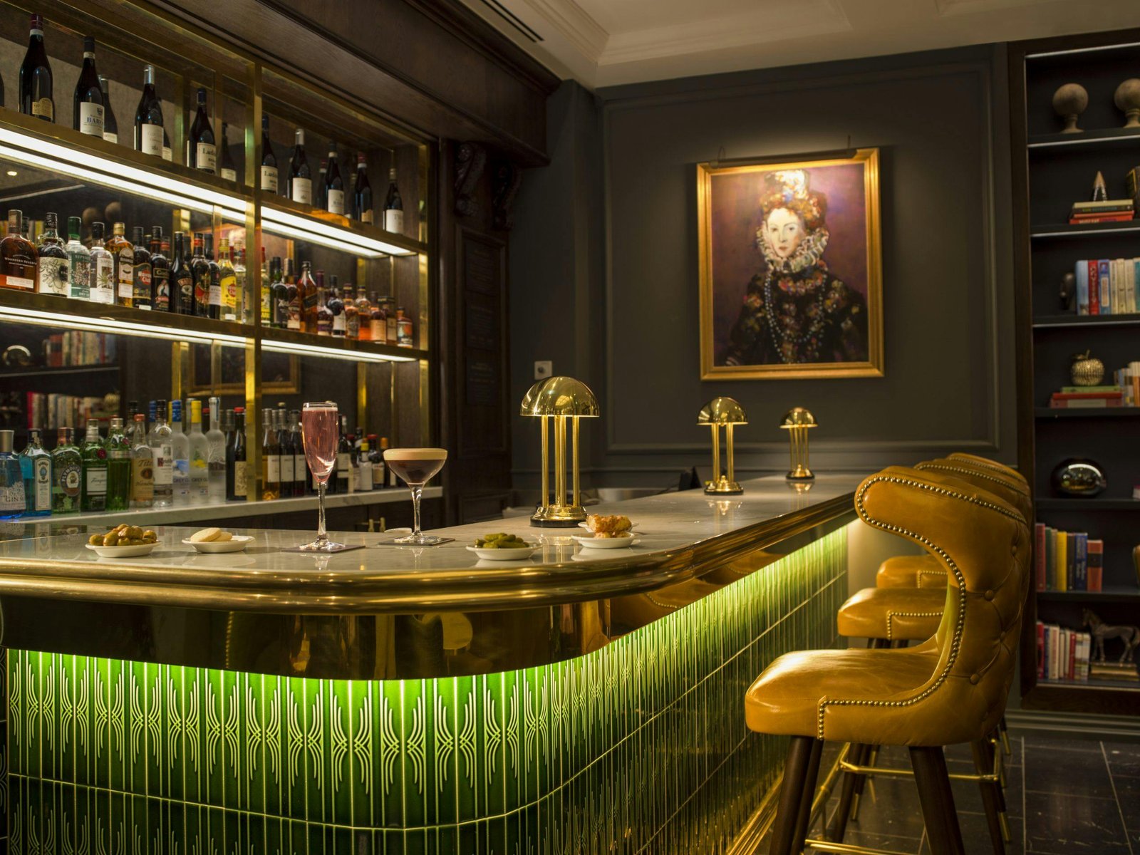 The Guardsman Hotel & Residences, the dining room & bar