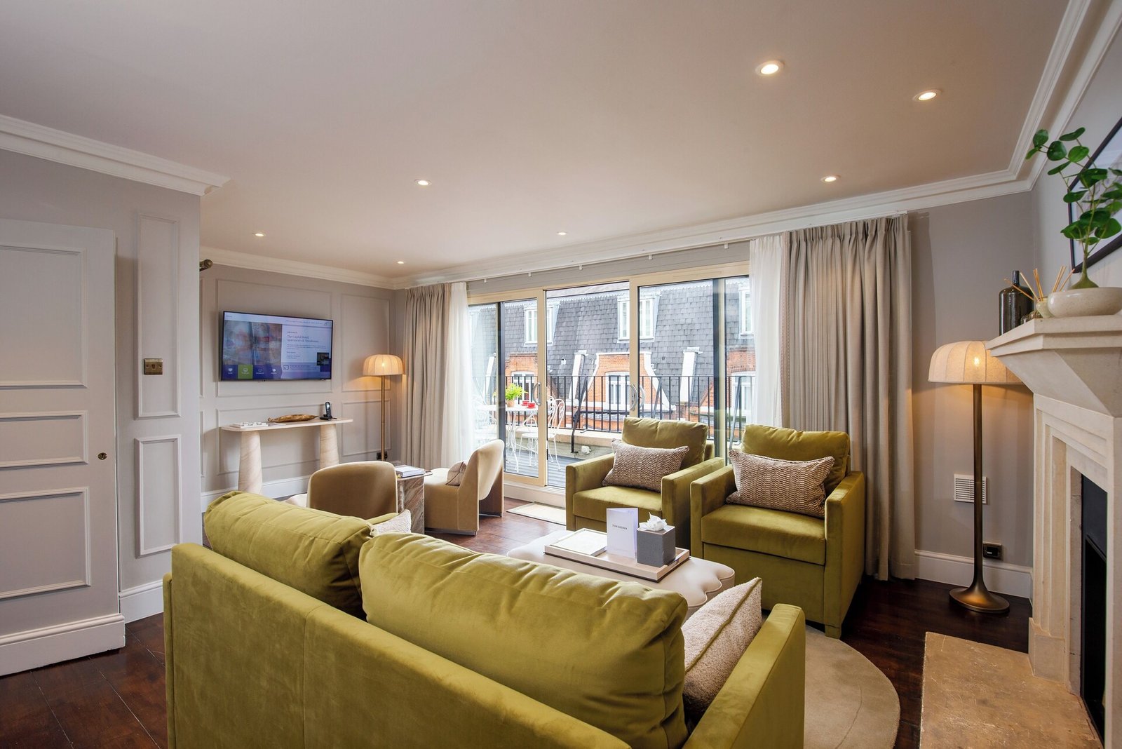 The Capital Hotel, Apartments and Townhouse — rooms