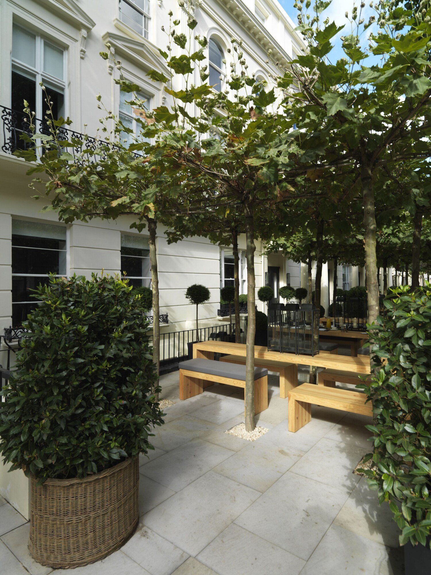 La Suite West Hotel London — vibe