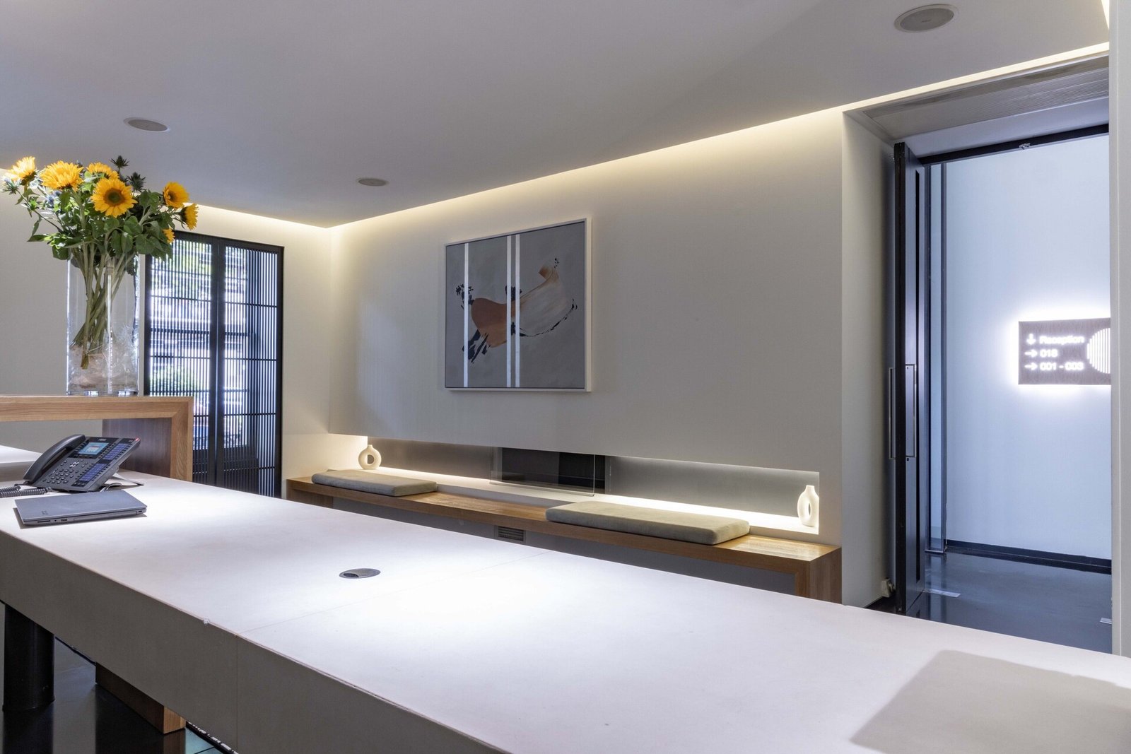 La Suite West Hotel London — vibe
