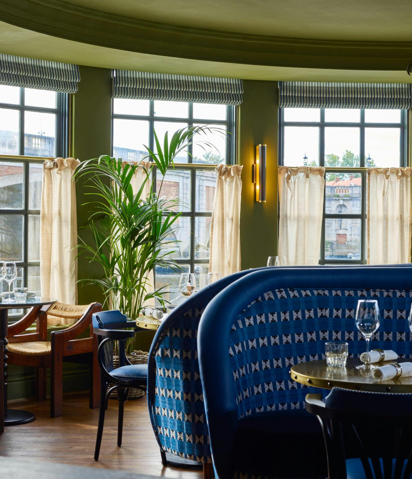 The Mitre Hotel, Hampton Court, eat & drink