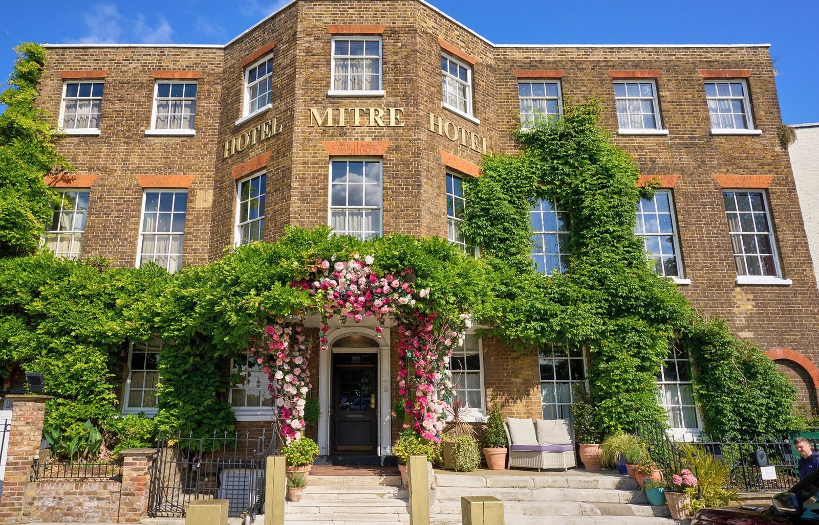 The Mitre Hotel, Hampton Court, backstory