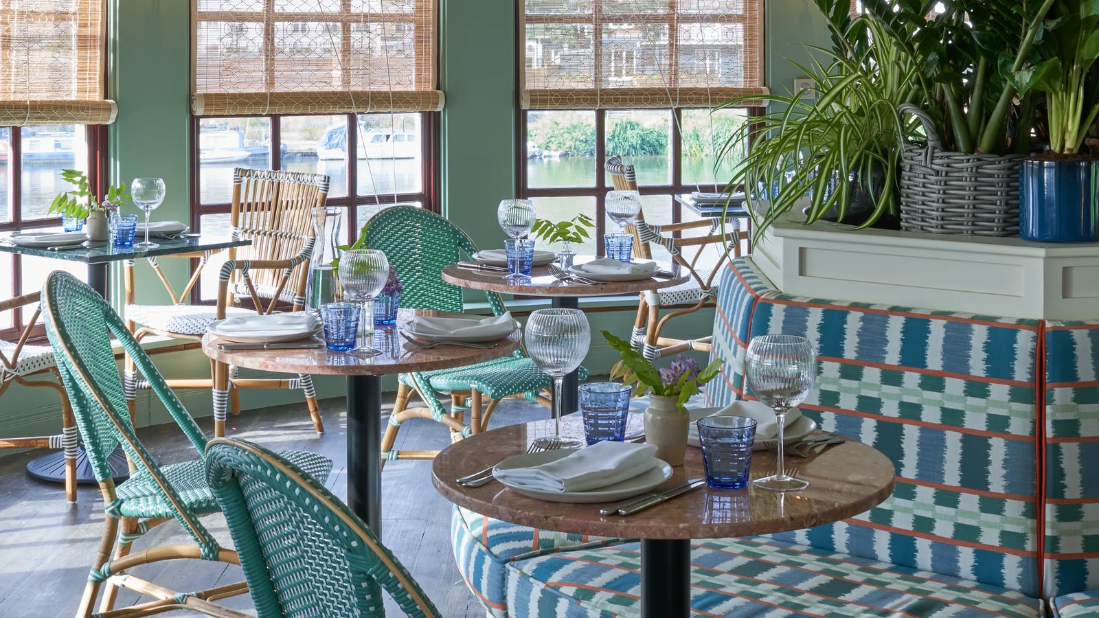 The Mitre Hotel, Hampton Court, eat & drink