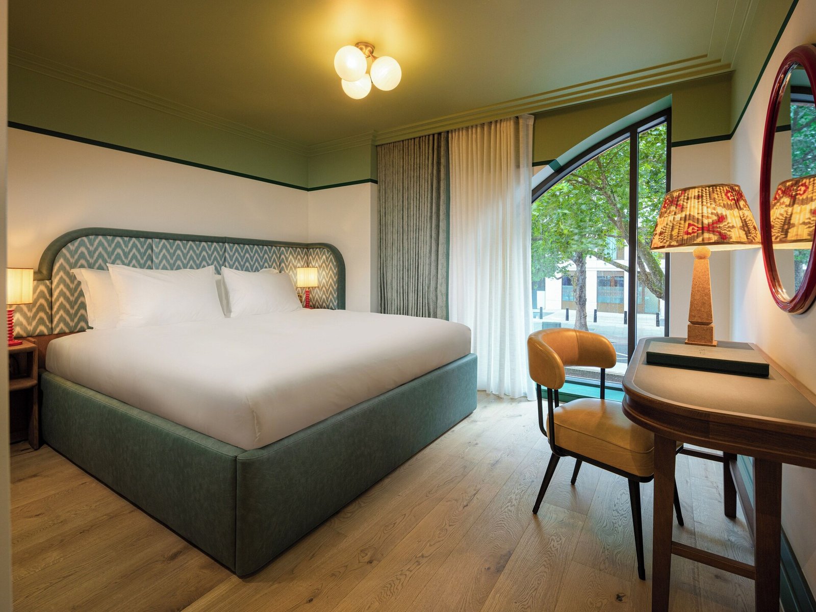 The July London Victoria — rooms