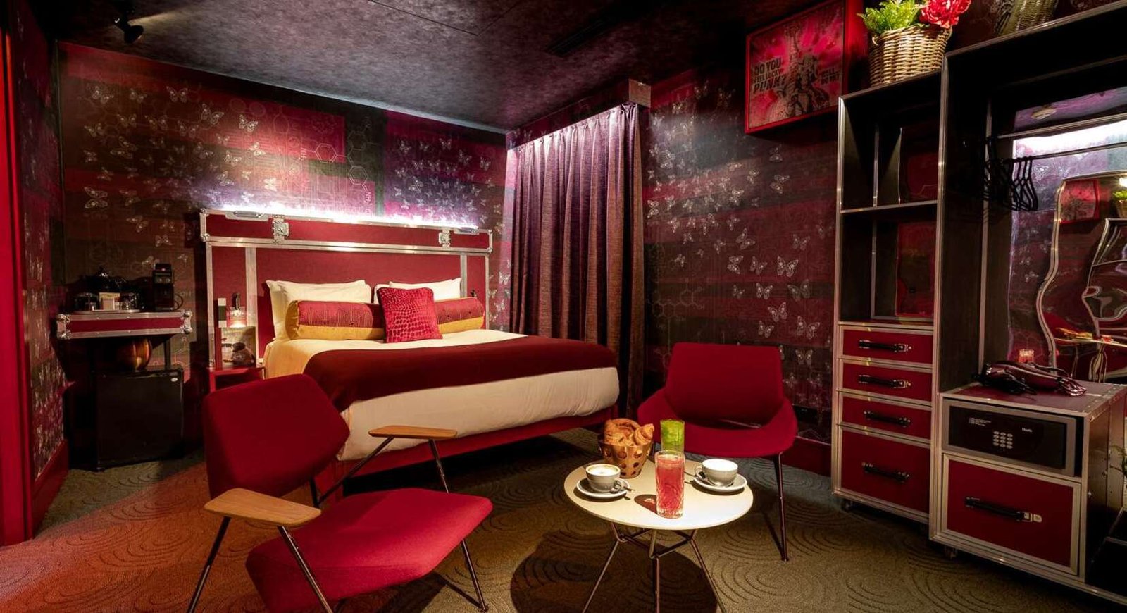The Megaro — rooms