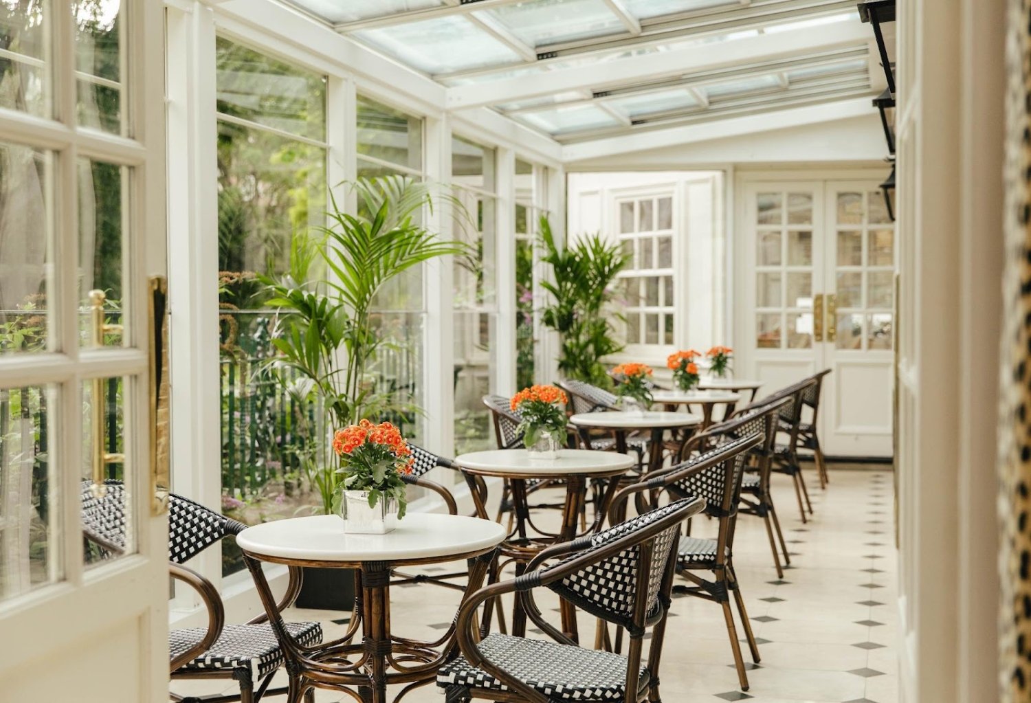 The Montague on the Gardens — vibe