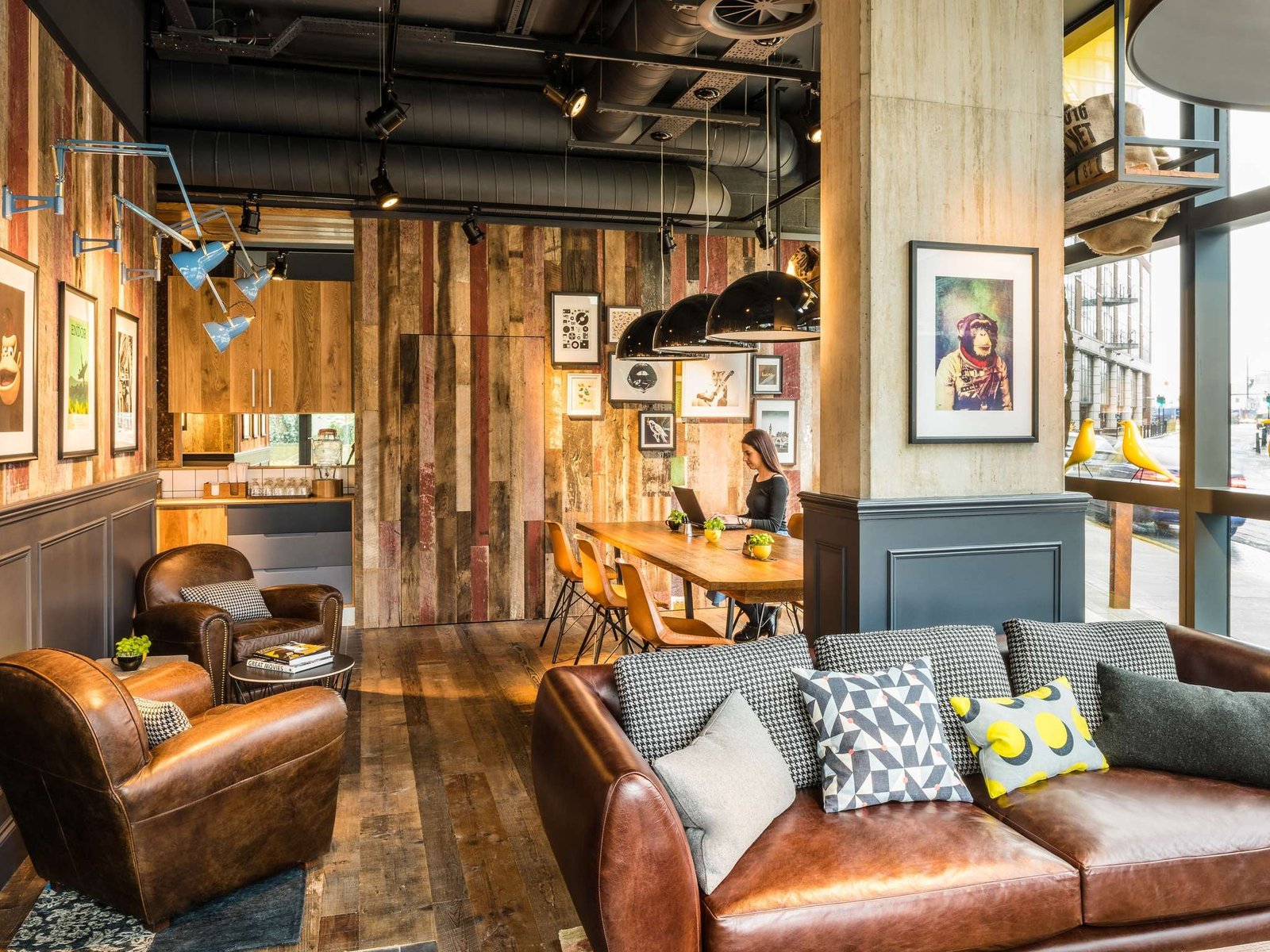 Novotel London Canary Wharf — eat & drink