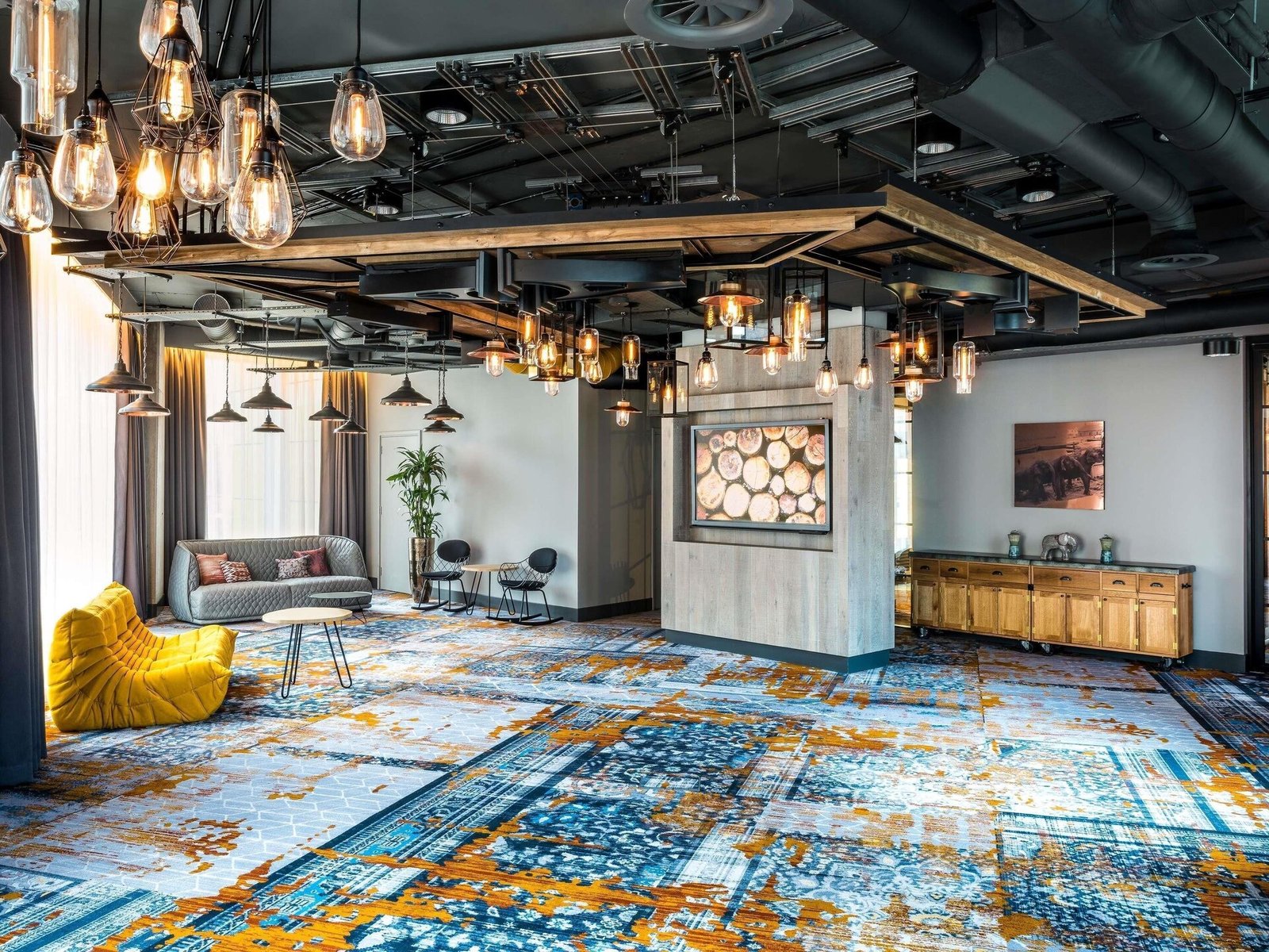 Novotel London Canary Wharf — eat & drink