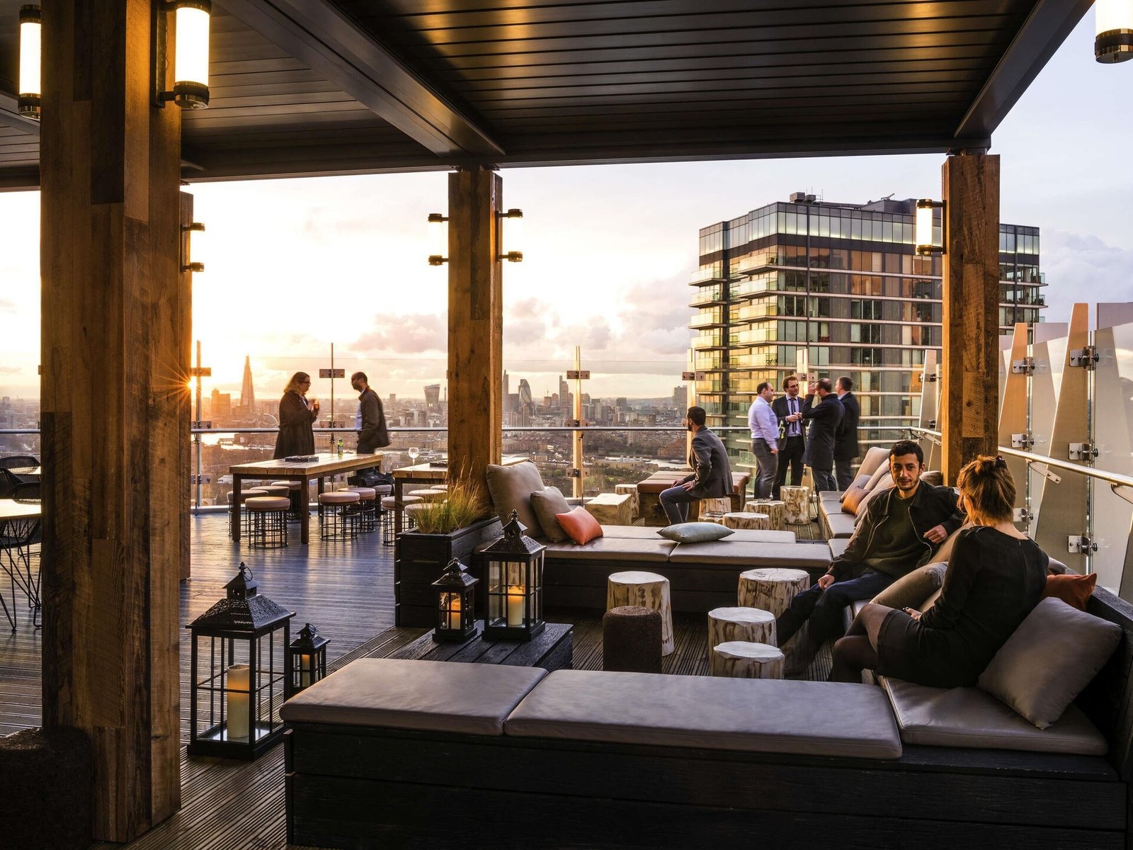 Novotel London Canary Wharf, at the table