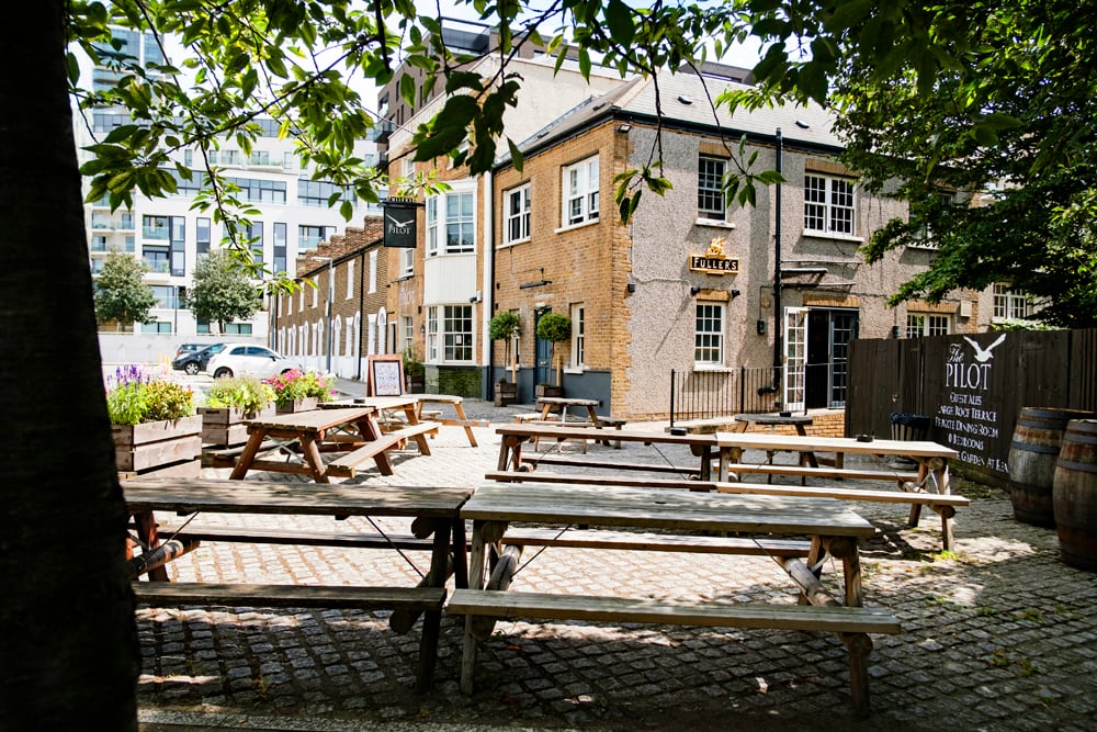 The Pilot, Greenwich — vibe