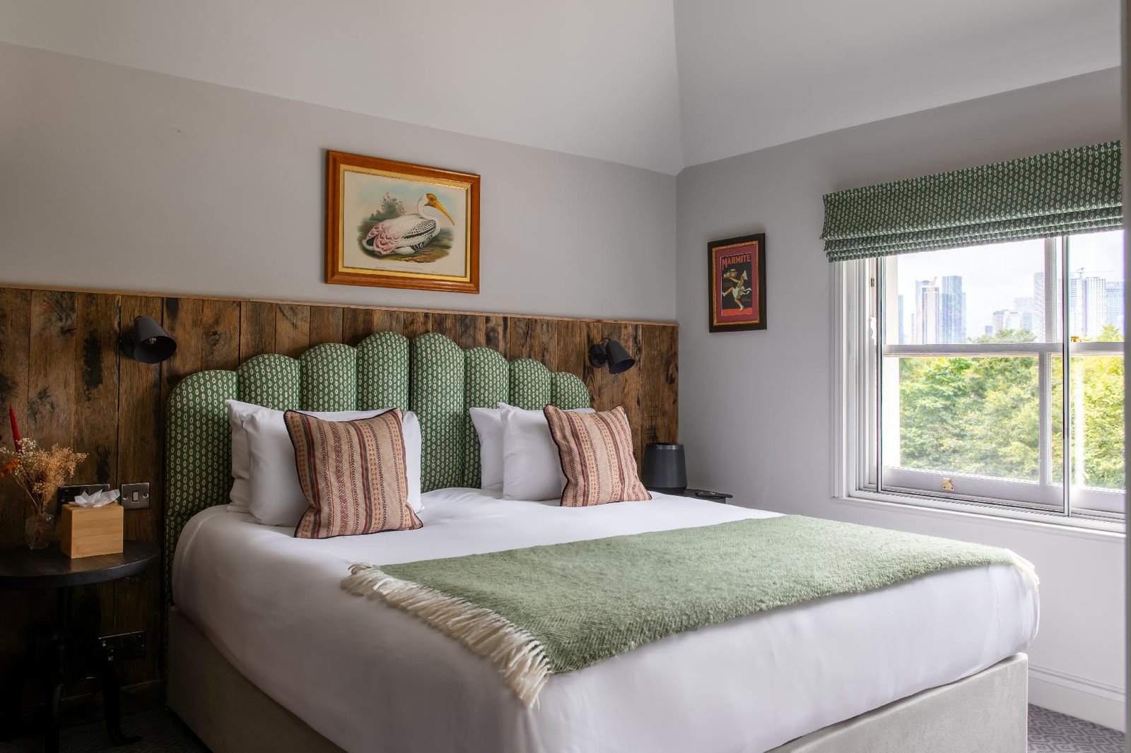 The Pilot, Greenwich — rooms
