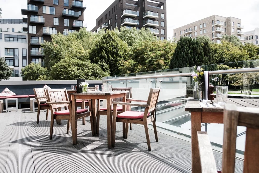 The Pilot, Greenwich — vibe