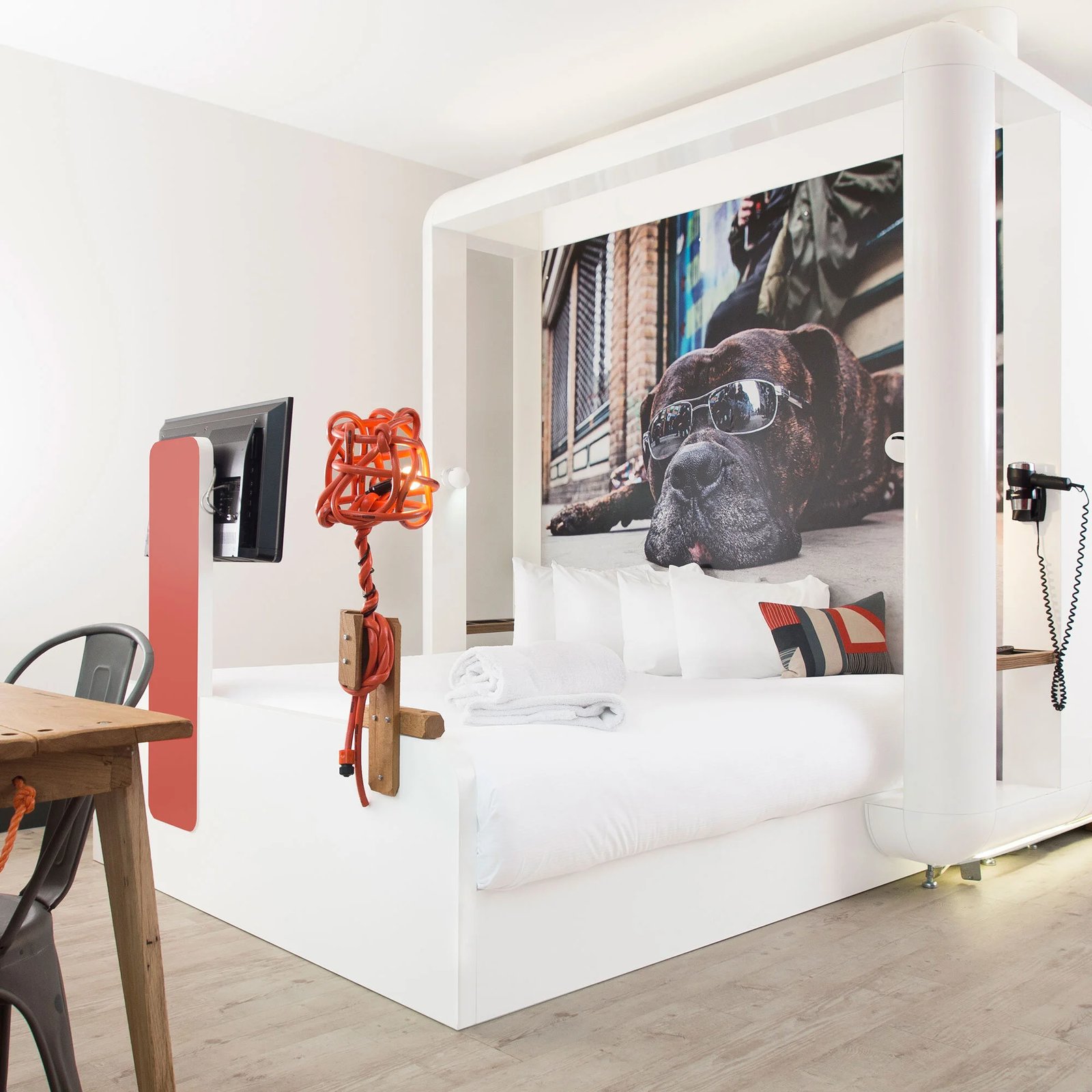 The Corner | London City — rooms