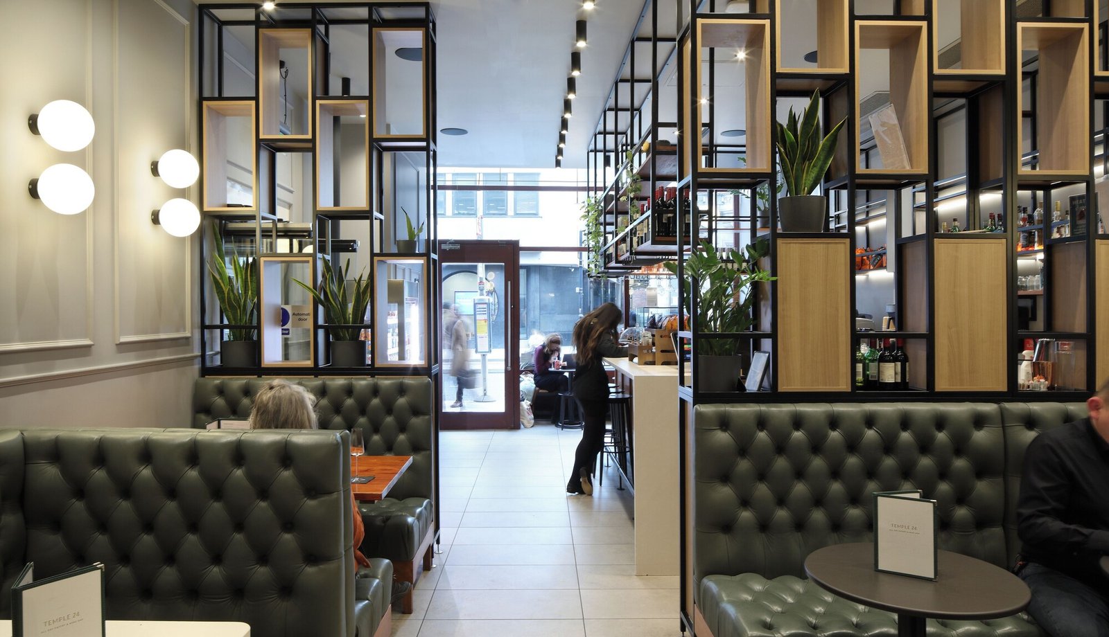 The Corner | London City — vibe