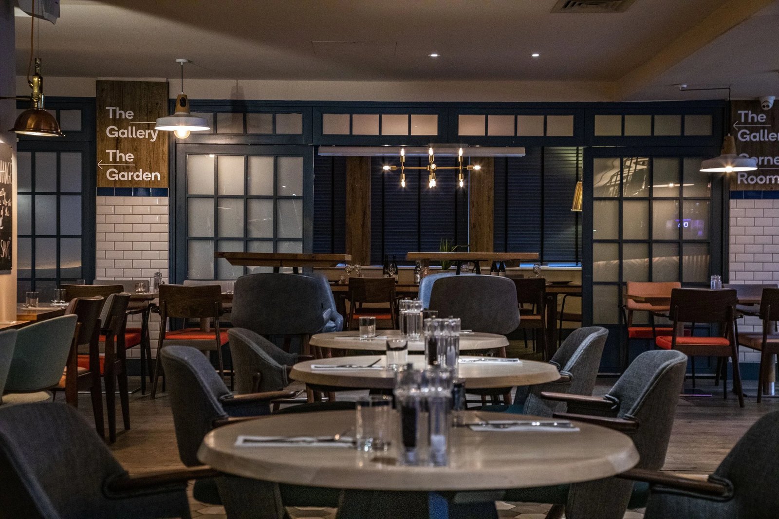 The Corner | London City, the bar + kitchen