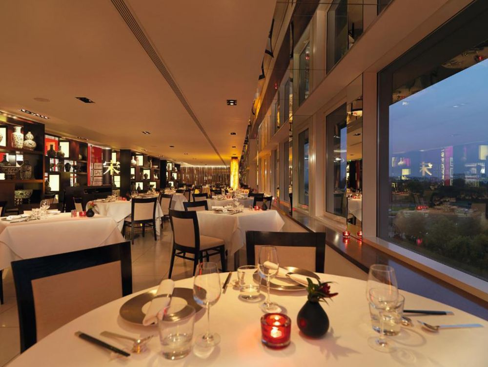 Royal Garden Hotel — eat & drink