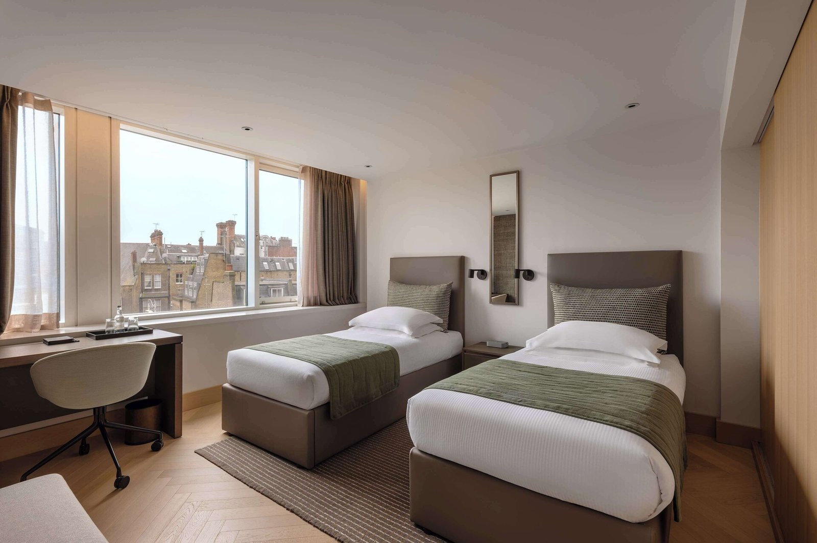 Royal Garden Hotel — rooms