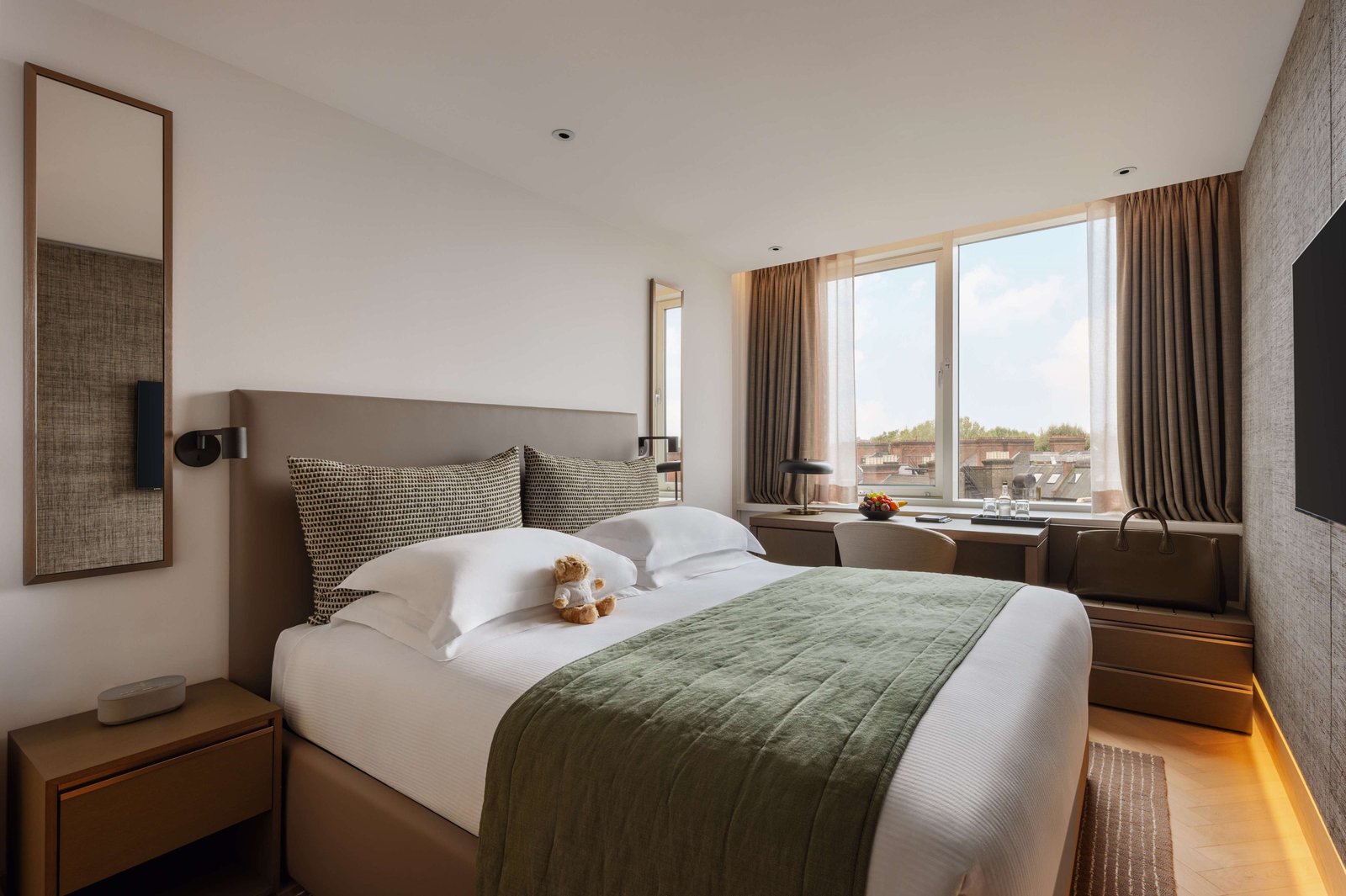 Royal Garden Hotel — rooms