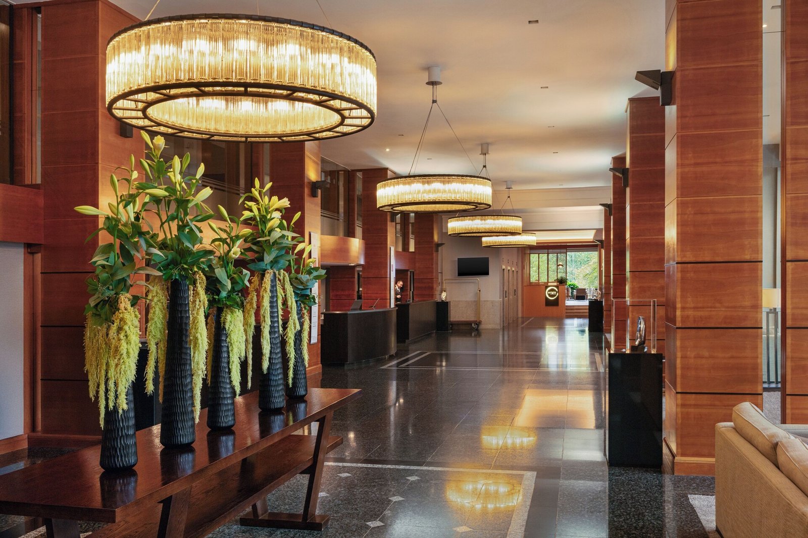 Royal Garden Hotel — vibe