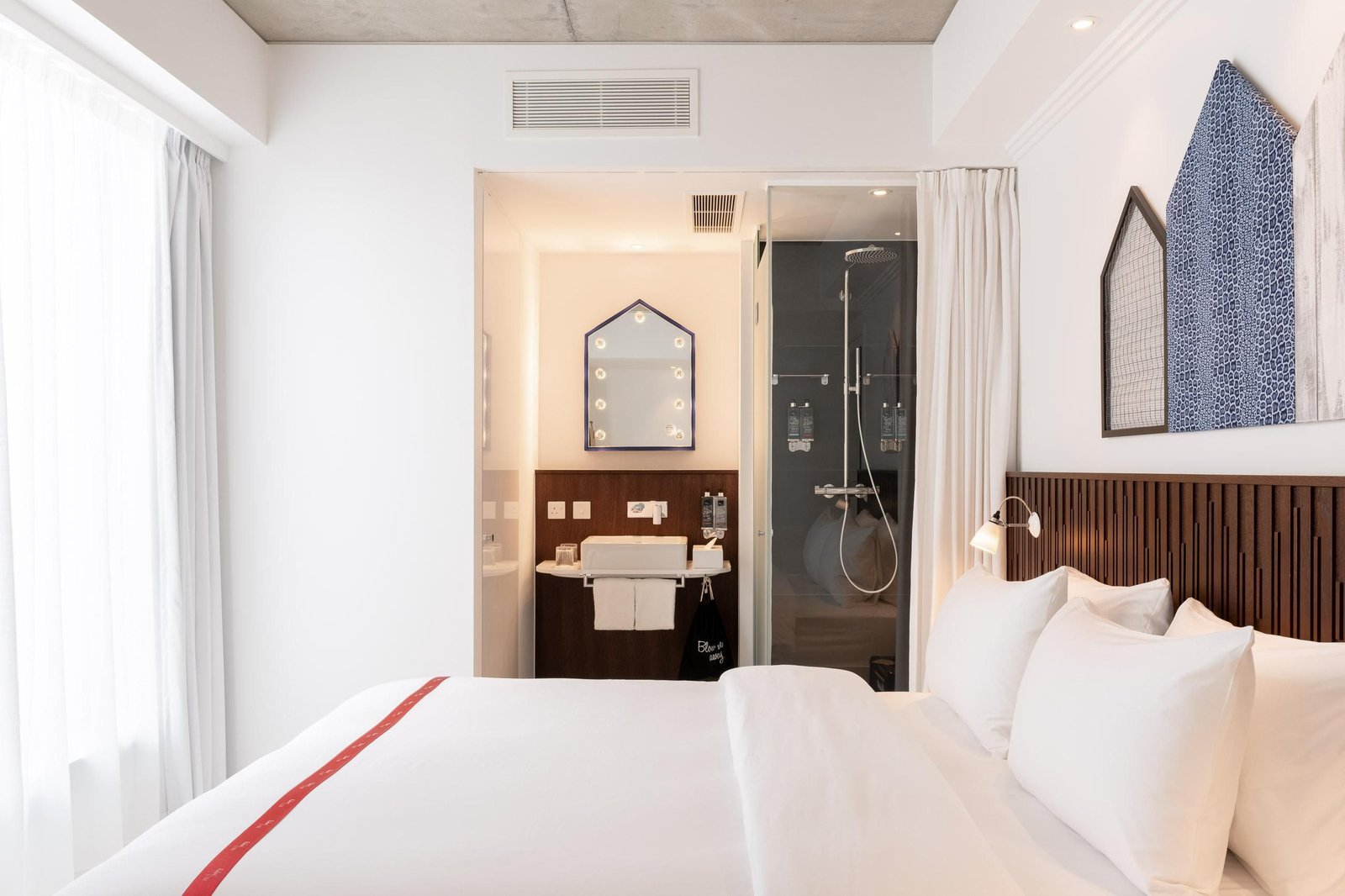Ruby Zoe Hotel London by IHG — rooms