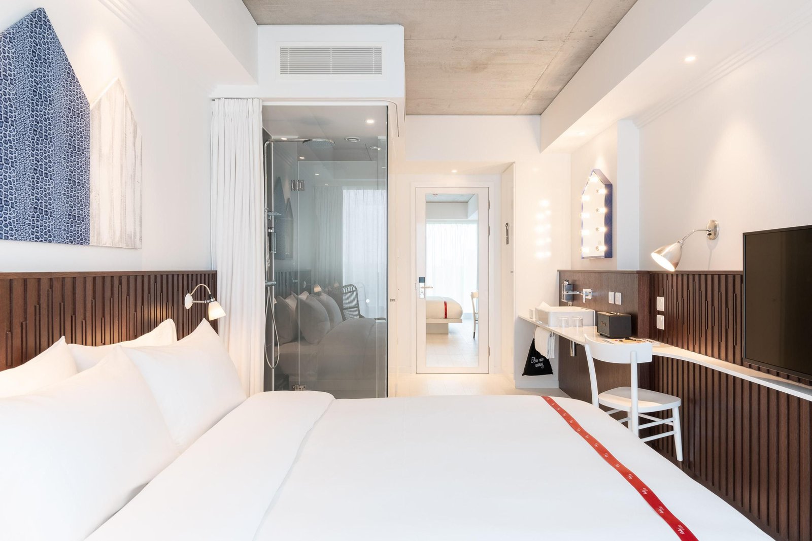 Ruby Zoe Hotel London by IHG — rooms