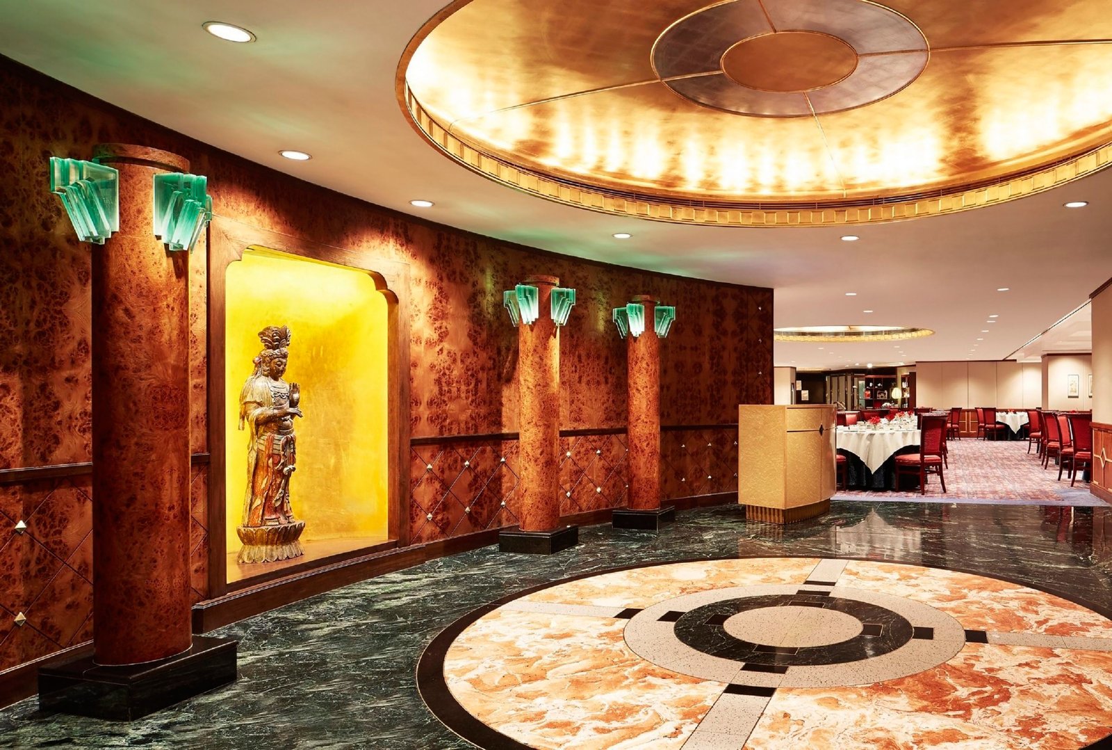 Sheraton Hong Kong Hotel & Towers, at the table