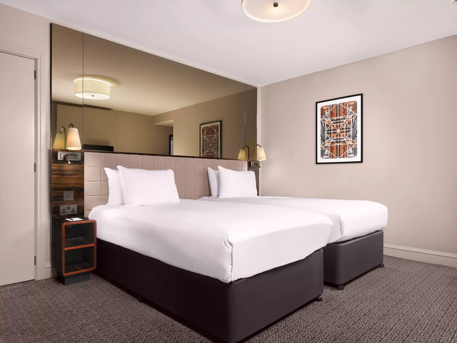 Strand Palace — rooms